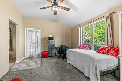 1099 Oak Knoll Drive Ashland OR 97520