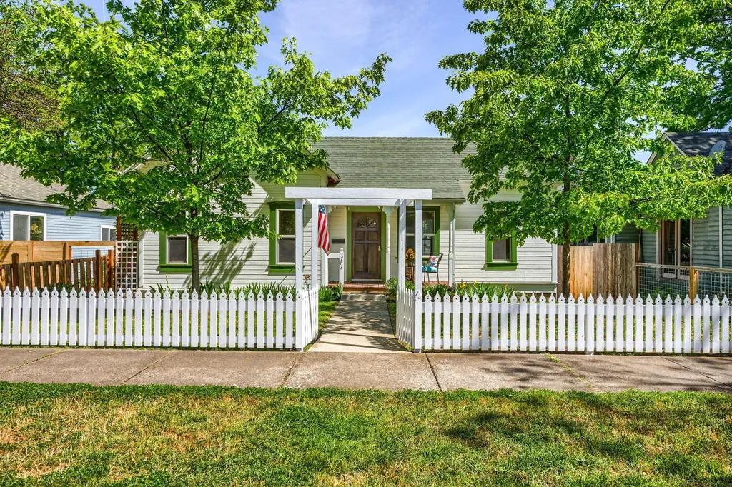 773 B Street Ashland OR 97520