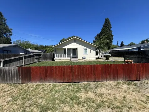 1706 SW I Street Grants Pass OR 97526