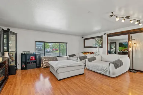 930 Hammer Street Harrisburg OR 97446