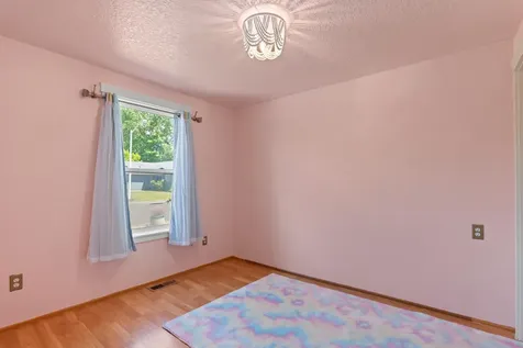 930 Hammer Street Harrisburg OR 97446