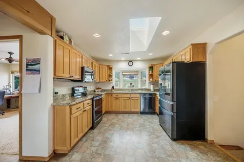 2575 E Evans Creek Road Rogue River OR 97537
