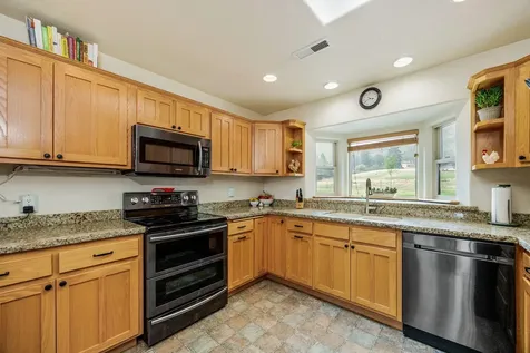 2575 E Evans Creek Road Rogue River OR 97537