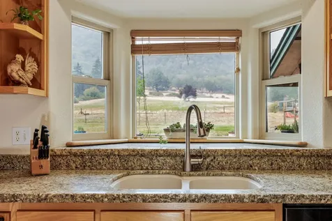 2575 E Evans Creek Road Rogue River OR 97537