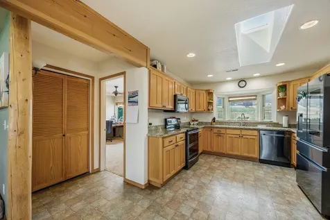 2575 E Evans Creek Road Rogue River OR 97537