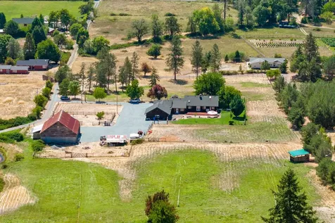 2575 E Evans Creek Road Rogue River OR 97537