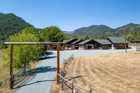 2575 E Evans Creek Road Rogue River OR 97537