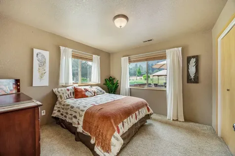 2575 E Evans Creek Road Rogue River OR 97537