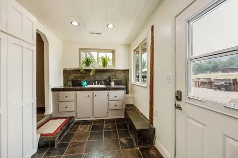 2575 E Evans Creek Road Rogue River OR 97537