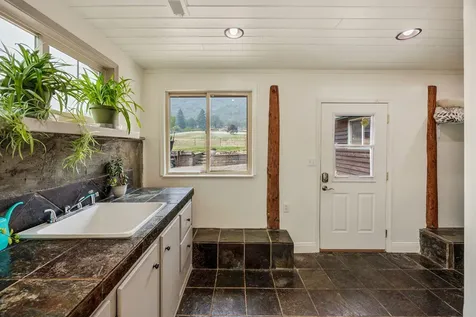 2575 E Evans Creek Road Rogue River OR 97537