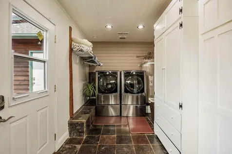 2575 E Evans Creek Road Rogue River OR 97537