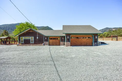 2575 E Evans Creek Road Rogue River OR 97537