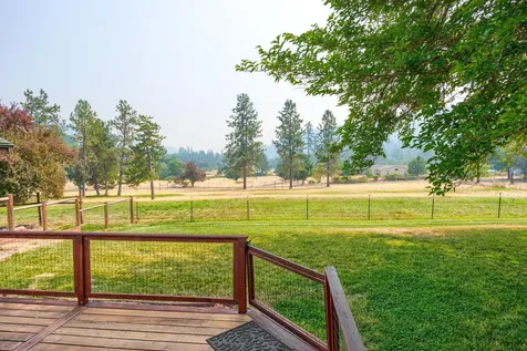 2575 E Evans Creek Road Rogue River OR 97537