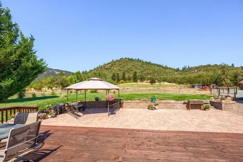 2575 E Evans Creek Road Rogue River OR 97537