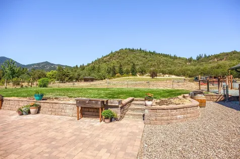 2575 E Evans Creek Road Rogue River OR 97537