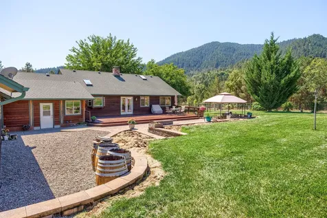 2575 E Evans Creek Road Rogue River OR 97537