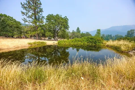 2575 E Evans Creek Road Rogue River OR 97537