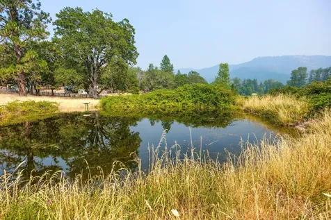 2575 E Evans Creek Road Rogue River OR 97537