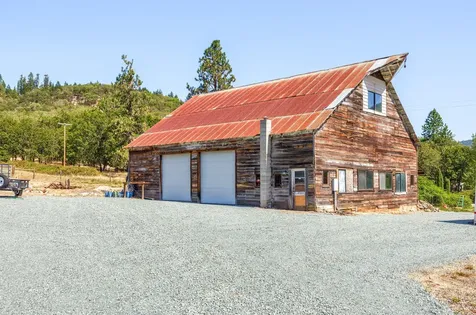 2575 E Evans Creek Road Rogue River OR 97537