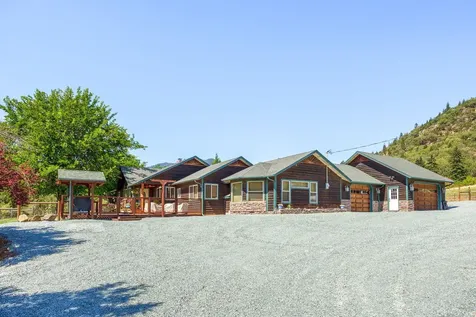 2575 E Evans Creek Road Rogue River OR 97537