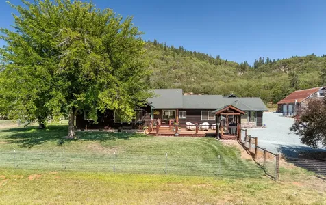 2575 E Evans Creek Road Rogue River OR 97537