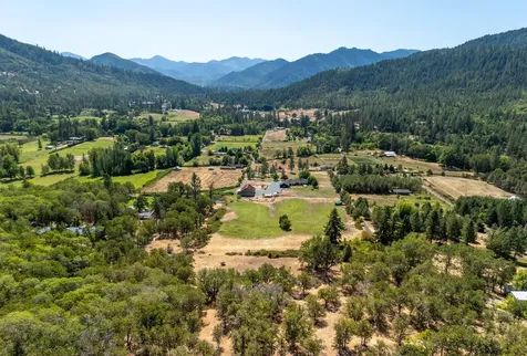 2575 E Evans Creek Road Rogue River OR 97537