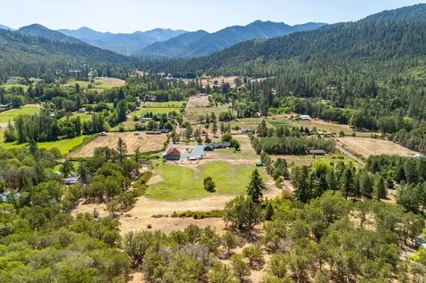 2575 E Evans Creek Road Rogue River OR 97537