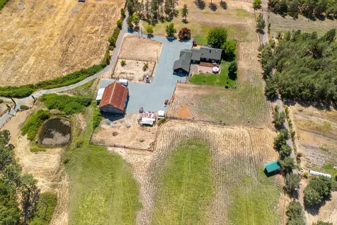 2575 E Evans Creek Road Rogue River OR 97537
