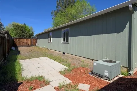 524 NW 9th Street Redmond OR 97756