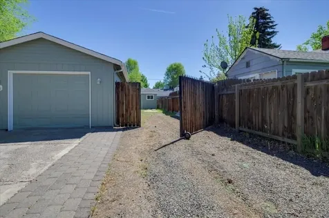 524 NW 9th Street Redmond OR 97756