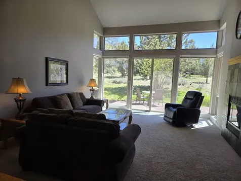 1379 Highland View Loop Redmond OR 97756
