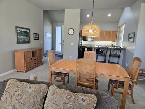 1379 Highland View Loop Redmond OR 97756