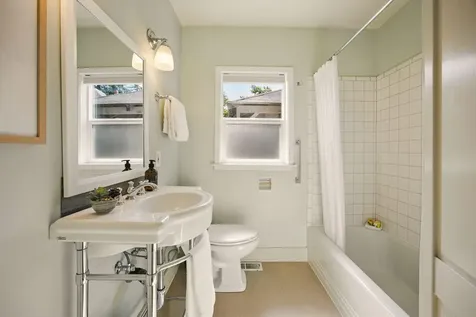 54 Gresham Street Ashland OR 97520