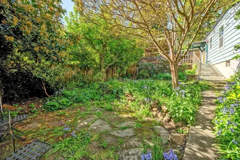 54 Gresham Street Ashland OR 97520