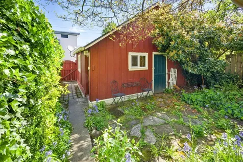 54 Gresham Street Ashland OR 97520