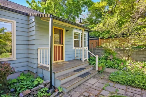 54 Gresham Street Ashland OR 97520