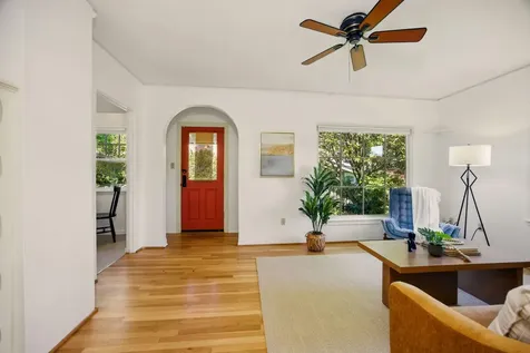 54 Gresham Street Ashland OR 97520