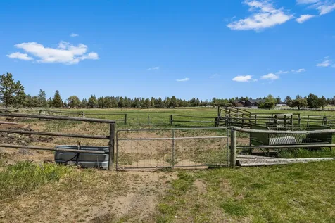 62820 Dickey Road Bend OR 97701