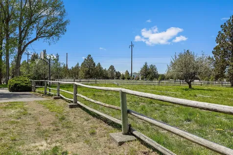 62820 Dickey Road Bend OR 97701