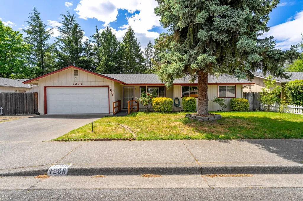 1208 SW Cottonwood Street Grants Pass OR 97526
