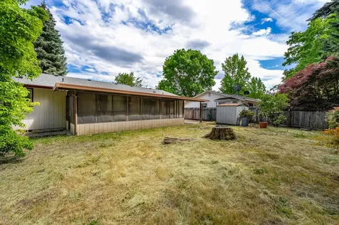 1208 SW Cottonwood Street Grants Pass OR 97526