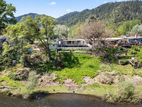 4828 Rogue River Highway Gold Hill OR 97525