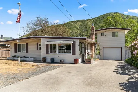 4828 Rogue River Highway Gold Hill OR 97525