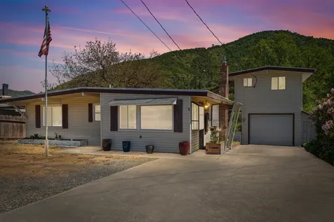 4828 Rogue River Highway Gold Hill OR 97525