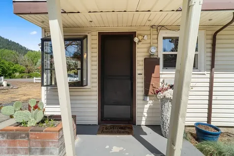 4828 Rogue River Highway Gold Hill OR 97525