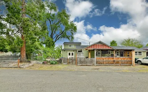 3747 Hilsinger Road Phoenix OR 97535