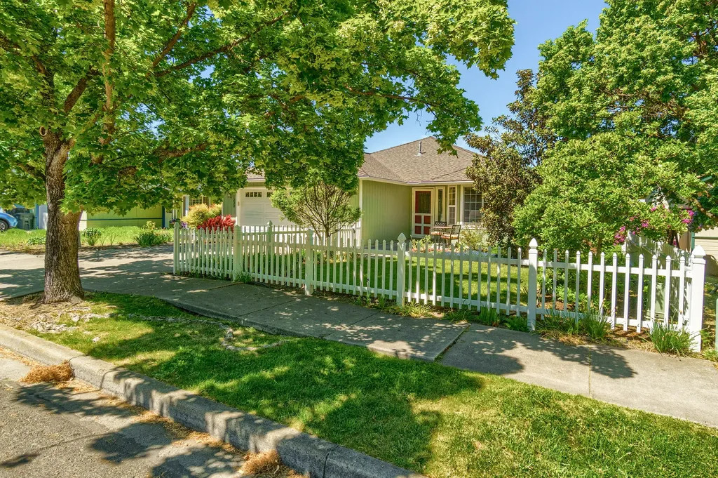 1233 Orchid Street Ashland OR 97520