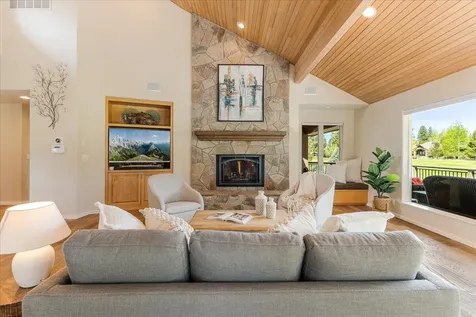 19562 Green Lakes Loop Bend OR 97702