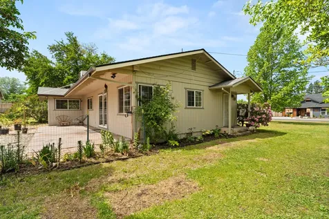 1960 Cloverlawn Drive Grants Pass OR 97527