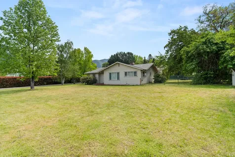 1960 Cloverlawn Drive Grants Pass OR 97527